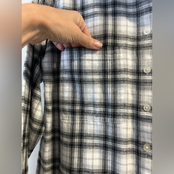EUC Loft Plaid Button-Up Shirt in Black and White in Size Small - Picture 4 of 7